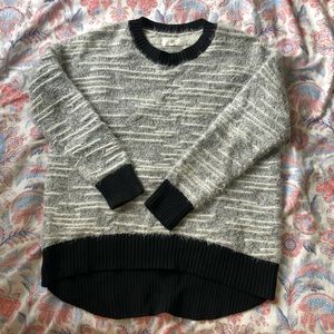 Over sizes fuzzy sweater